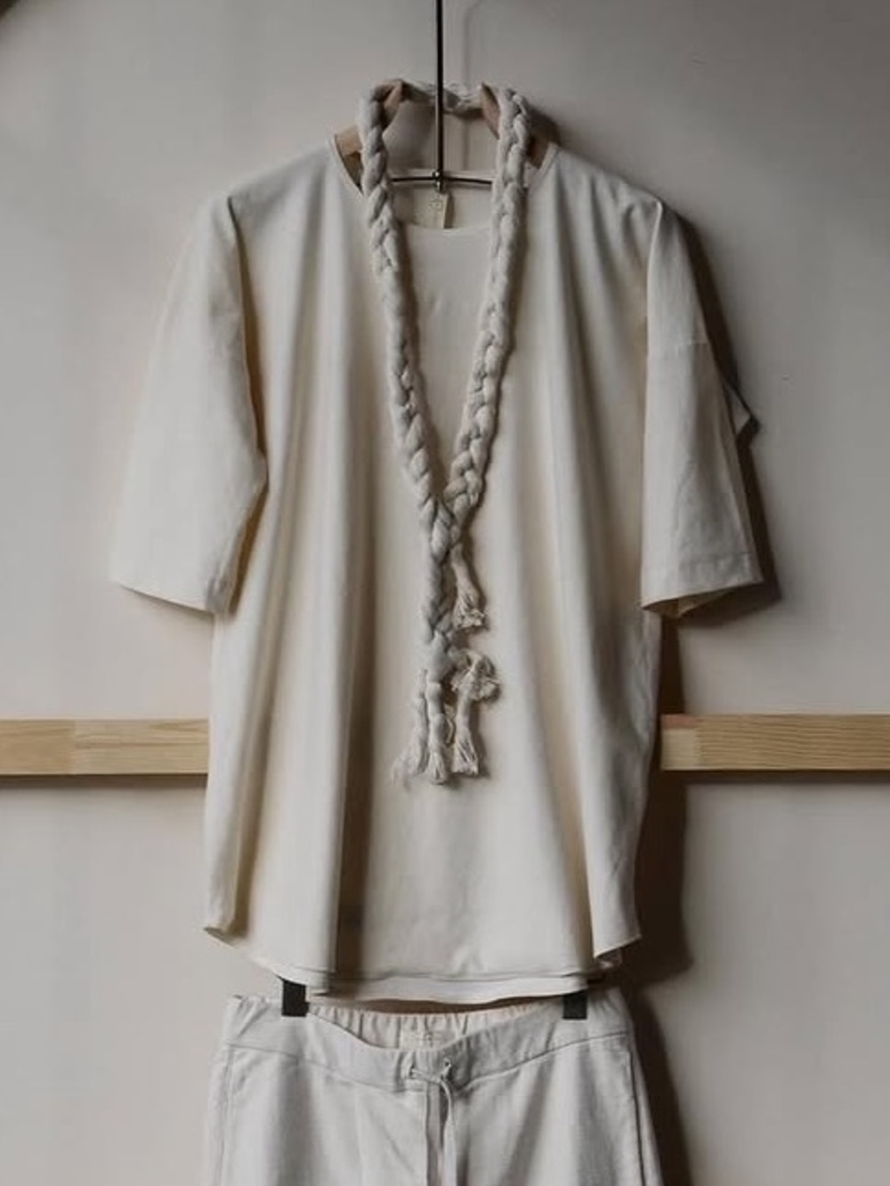 Eyn Vas Cream Short-Sleeve Longline Tee - Minimal Casual